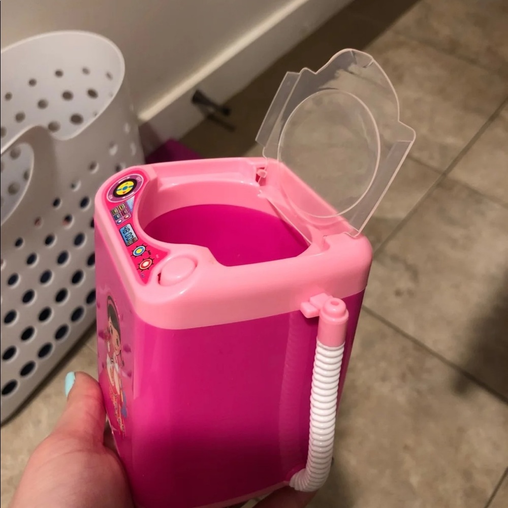 Beauty blender wash machine